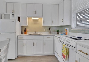 GULF VIEW | 8TH FLOOR STUDIO | 2 FULL BEDS | FREE PARKING + WIFI | BEACH GEAR
