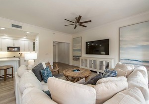 Luxurious Esplanade Condo | Overlooking Bay