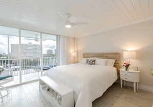 Modern, bright Vanderbilt beach condo