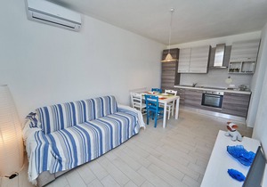 Provided one-bedroom ground floor apartment a stone's throw from the sea, in a lively and serviced area in Trinità d´Agultu e Vignola