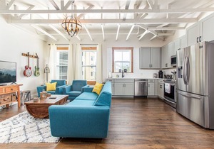 Speakeasy & Pool · 2BR Sleeps 6 · Dog-Friendly in Nashville