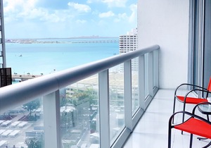 Stunning Ocean Views 1,052 Ft2 in Miami in Miami