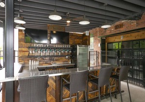 TB309 ~ Unique Flat w/Elevator ~ 1865 Club/Bar On Site ~ Pool ~ 2 Miles to Broadway ~ Free Parking in Nashville