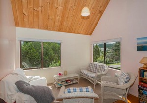 Tuis Grove - Onemana Holiday Home in Onemana