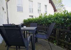 Vacation apartment close to the beach with private terrace - Strandhaus Mönchgut FeWo 02 in Mönchgut OT Lobbe