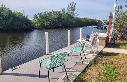 Bonita Shores Apartment | 1/1 Gulf access canal with canoe and kayaks 1 mi to Bonita beach just remodeled.
