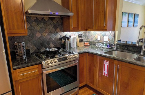 Poinsettia Heights House | #1 Family Oasis/Htd SW Pool/3BR/10mins to all/No Car Rqd/New Pics/All Updated
