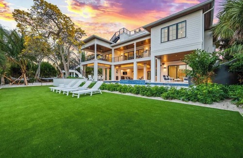 Sarasota House | #1 Home on Lido Key - Steps to Beach & St. Armands