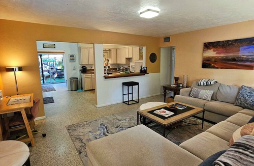 Sarasota House | 1 mile to Siesta Key! Early Bird Special & Low Wkly Rates! Heated Pool! BBQ