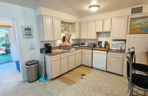 Sarasota House | 1 mile to Siesta Key! Early Bird Special & Low Wkly Rates! Heated Pool! BBQ