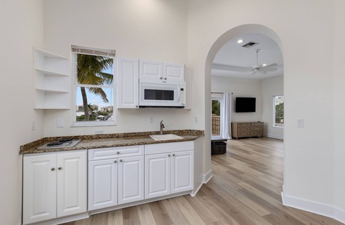 Naples Park House | 1 OF THE CLOSEST NAPLES PARK HOMES 2 THE BEACH/RENOVATED/5BR/POOL/BIKES/GAMEROOM
