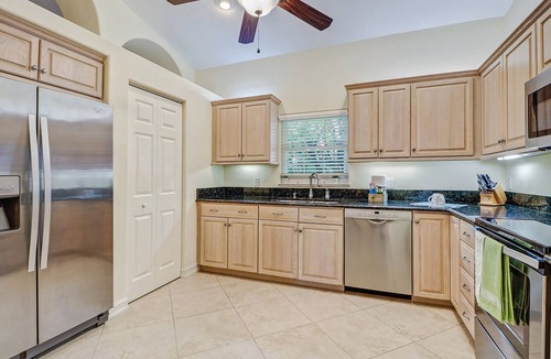 Naples Park House | 129/n from 189/n ! in August Naples Park, Heated Pool, Jacuzzi, close to beach !