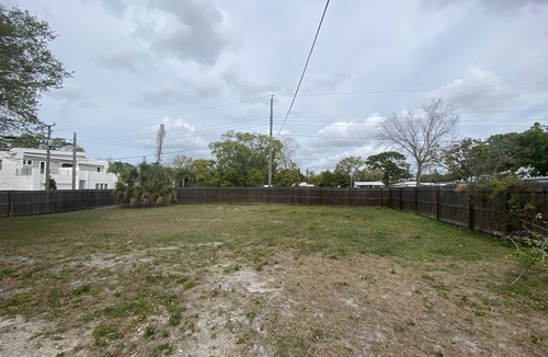 Alta Vista House | 15-20 min. drive to beach, cheerful home w/free parking in A+ area