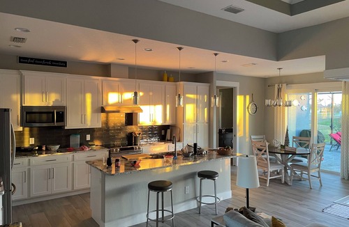 Broadmoor Villa | 15 min. from the beaches, one-of-a-kind, Villa Philippa, modern, south-facing with a view of the canal,
