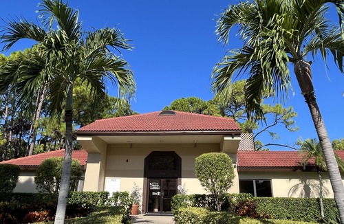 Gulf Gate Estates Villa | 15 Minutes to Siesta Key Beach & Fabulous Community Pool!