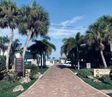 Golden Beach House | 1BR Venice home with private beach access - Golden Beach Haven