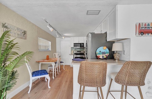 Cortez House | 2 Bed with Beach Supplies, Trailer Space, Walk to Beach, Near IMG Academy