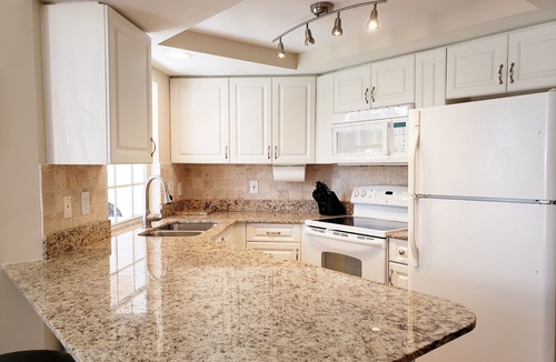 Central Naples Condo | 2 Bedroom/2 Bath located DIRECTLY on the Golf Course - amazing peaceful views