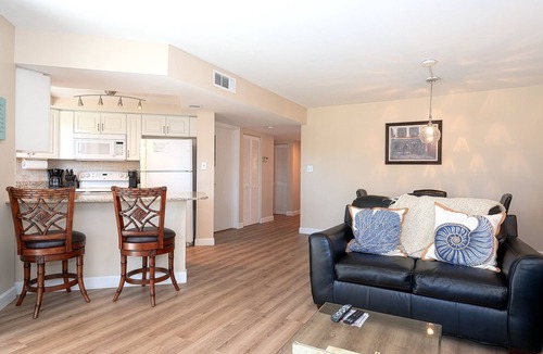 Central Naples Condo | 2 Bedroom/2 Bath located DIRECTLY on the Golf Course - amazing peaceful views