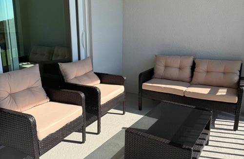 Venice Apartment | 2-bedroom apartment in delightful Venice with balcony, cool AC and gym pool!