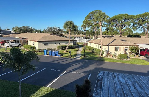 Gulf Gate Estates Apartment | 2-bedroom apartment in beautiful Sarasota ,minutes to Siesta Key Beach.