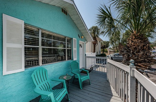 St. Pete Beach Cottage | 2 BEDROOM COTTAGE ON ST.PETE BEACH- FULLY RENOVATED- OUTDOOR BBQ AND DINING AREA