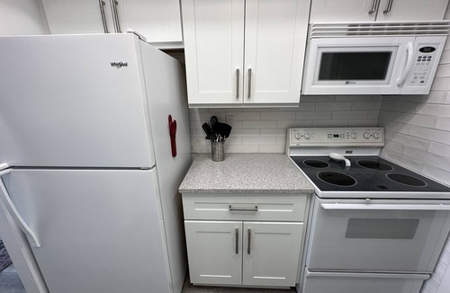 Longboat Key Apartment | 2 Bedroom Longboat Key Beachside Paradise. Steps from the Beach!