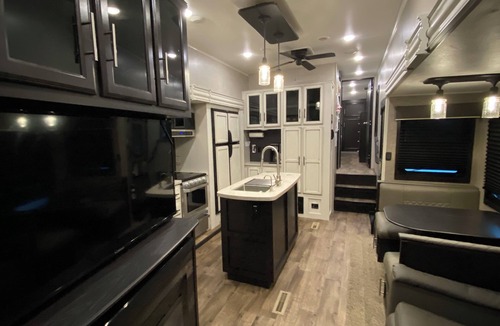 Port Charlotte House | 2-bedroom RV near Boca Grand with WiFi, fitness room and pool