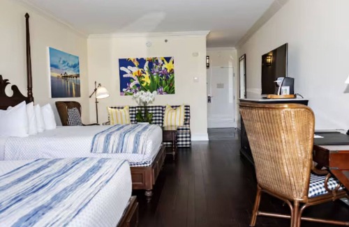 Pelican Bay Hotel | 2 Double City | Inn at Pelican Bay | Breakfast, Beach Ride, Mercato Shops