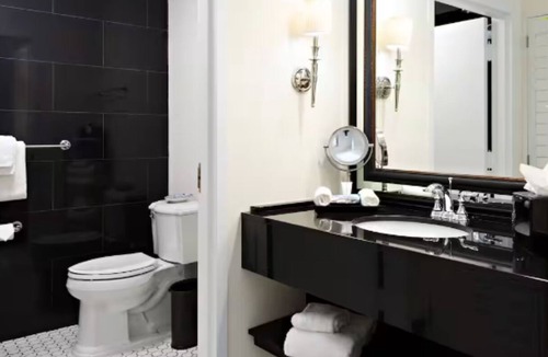 Pelican Bay Hotel | 2 Double City | Inn at Pelican Bay | Breakfast, Beach Ride, Mercato Shops