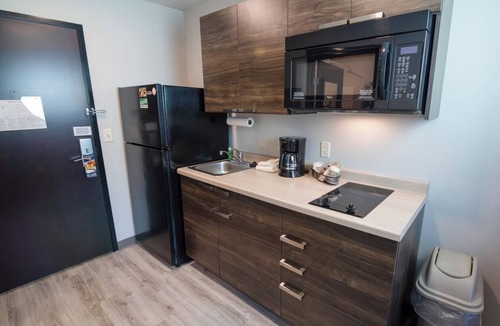 Deep Creek Hotel | 2 Family-Friendly Rooms with Kitchen | 3 Miles to Peace River Wildlife Center