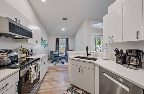 Arlington Park House | 2 Homes 6 Rooms w/Pool (Bay Bliss & Waldemere)