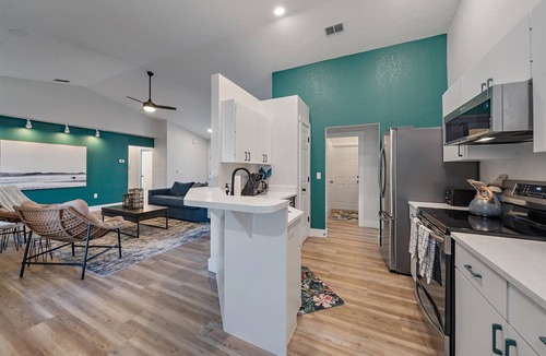 Arlington Park House | 2 Homes 6 Rooms w/Pool (Bay Bliss & Waldemere)