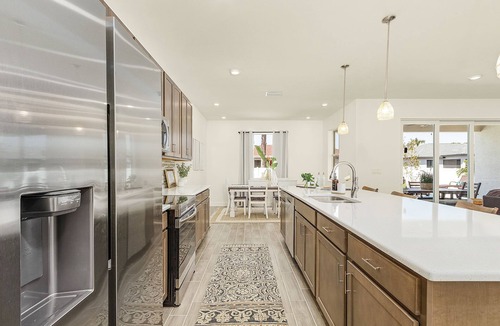 Trafalgar House | 2 King Beds - Outdoor Kitchen - Waterfall Pool - New & Modern - Private Yard
