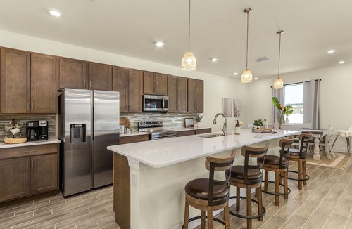 Trafalgar House | 2 King Beds - Outdoor Kitchen - Waterfall Pool - New & Modern - Private Yard