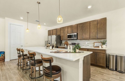 Trafalgar House | 2 King Beds - Outdoor Kitchen - Waterfall Pool - New & Modern - Private Yard