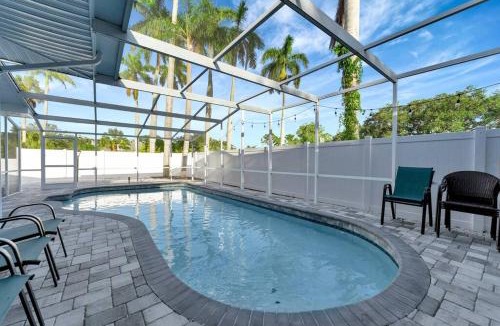Palma Sola House | 2 Masters Spa Pool Yard Games Upscale Area