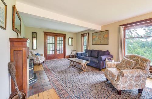 Chardon House | 2 Mi to Chardon Square: Family Farmhouse Escape