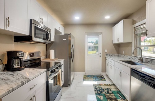 Fort Myers House | 2 Mi to Dtwn Fort Myers! Home w/Dock on Canal