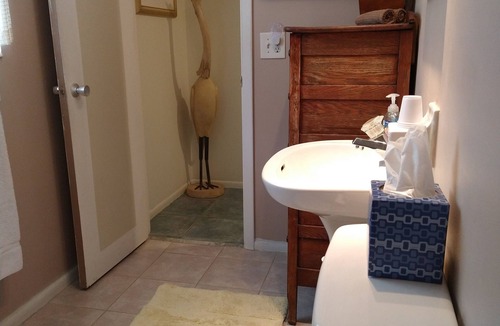 Gulf Gate Estates Apartment | 2 Miles to Siesta Key