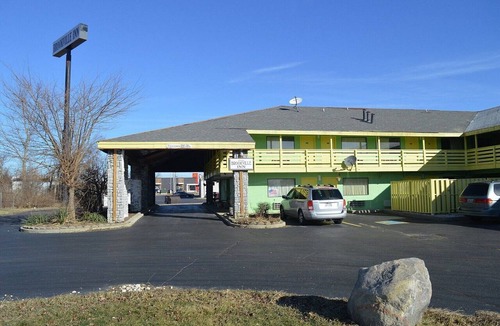 Brookville Apartment | 2 Queen Beds Non-Smoking