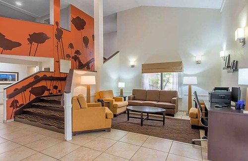 Bayou Oaks Hotel | 2-Star Hotel ∙ Sleep Inn Sarasota North