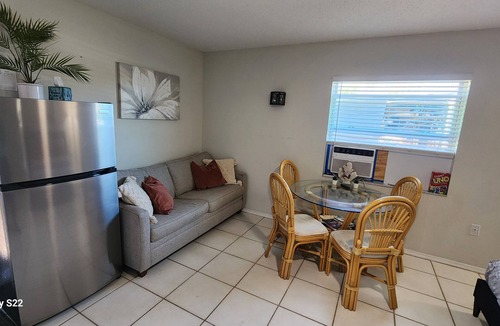 Warm Mineral Springs Apartment | #2 Studio near mineral springs.