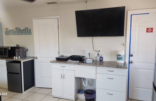 Warm Mineral Springs Apartment | #2 Studio near mineral springs.
