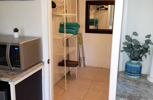 Warm Mineral Springs Apartment | #2 Studio near mineral springs.