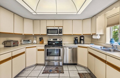 Boca Grande House | 2740 Shore Ln - 1 block to the peach - Pet Friendly! Large Home