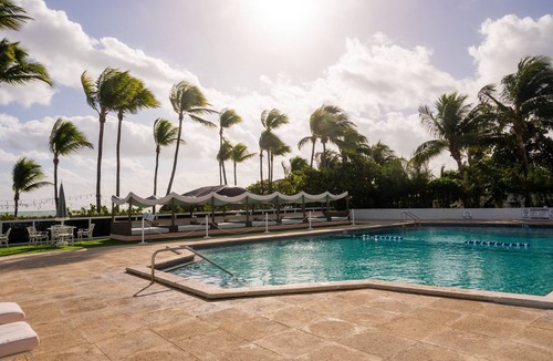 Mid Beach Apartment | 2bd Beachfront Master Ste, Bay View w/balcony, Pool, nearby dining, beach access