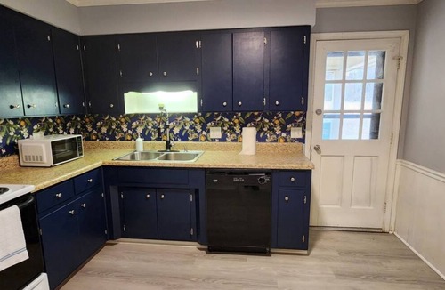 Boiling Springs House | 2BR Near Sherman College, Wi-Fi + Washer/Dryer