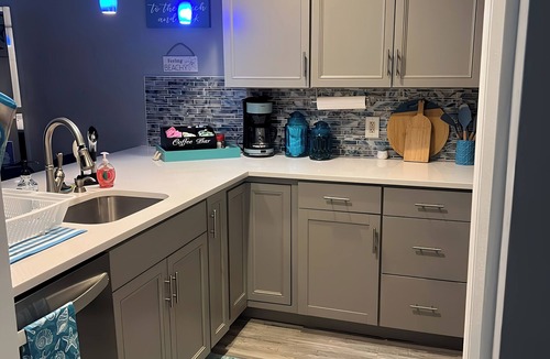Gulf Gate Estates House | 2BR Near Siesta Key Beach Walk to Gulf Gate Best Location, Walk everywhere