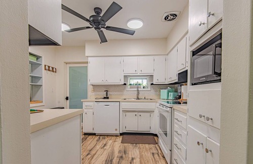 Venice Gardens House | 3 BDRM Florida Charmer in Venice FL- Private Pool+King Bed+Parking for Boats/RVs